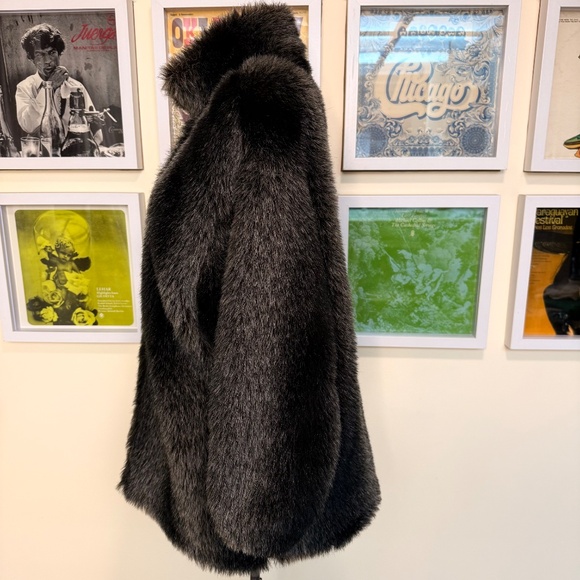 Vintage Black White Faux Fur Coat — Plush & Oversized - Picture 2 of 12